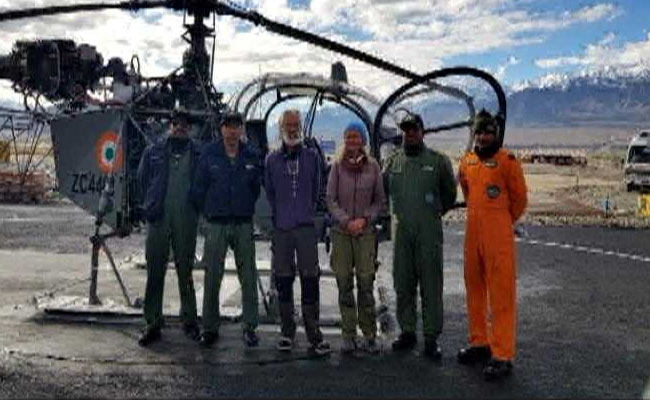 वायुसेना ने हिमाचल प्रदेश में बर्फ के तूफान में फंसे जर्मन दंपति को बचाया