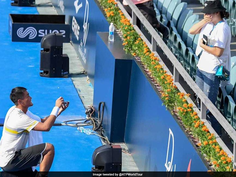 A Proposal On The Tennis Court! Yecong He Gets Down On One Knee In Epic Moment A Proposal On The Tennis Court! Yecong He Gets Down On One Knee In Epic Moment
