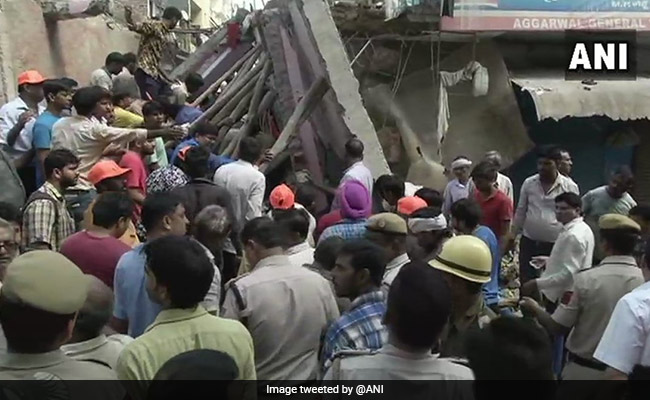 दिल्‍ली: अशोक विहार में एक इमारत गिरने से चार बच्चों समेत 5 की मौत