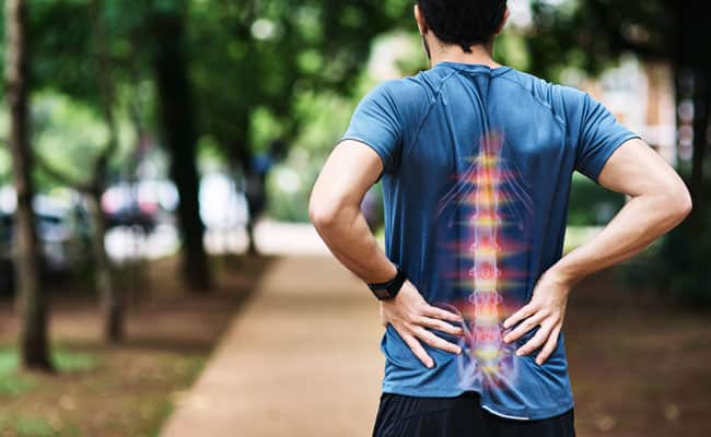 कमर, हिप्स, पेल्विस और ब्रेस्ट में होता है दर्द, वजह हो सकता है ये खतरनाक स्पॉन्डिलाइटिस!