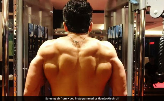 टाइगर श्रॉफ ने बनाई ऐसी खतरनाक बॉडी, जिम जाने से पहले जरूर देख लें ये Video