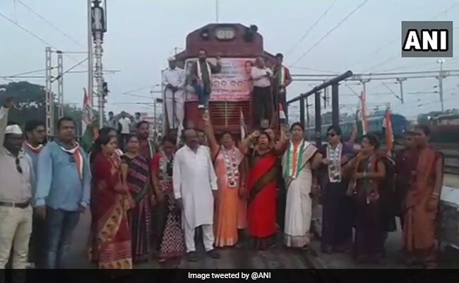 Bharat Bandh Called By Congress, Left Begins Today: LIVE Updates Bharat Bandh Called By Congress, Left Begins Today: LIVE Updates