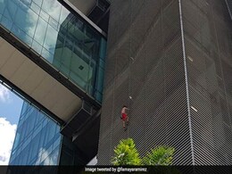 इस देश में देखा गया 'स्पाइडरमैन', चढ़ता दिखा 12 मंजिली इमारत पर तो पुलिस ने किया ऐसा इस देश में देखा गया 'स्पाइडरमैन', चढ़ता दिखा 12 मंजिली इमारत पर तो पुलिस ने किया ऐसा