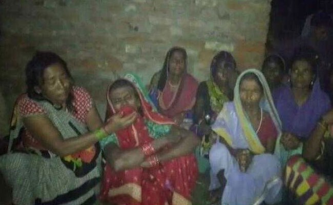 उत्तर प्रदेश: एक हफ्ते मां और उसके दो बच्चों की भूख से मौत! सरकार ने कहा- फूड प्वॉइजनिंग थी वजह उत्तर प्रदेश: एक हफ्ते मां और उसके दो बच्चों की भूख से मौत! सरकार ने कहा- फूड प्वॉइजनिंग थी वजह