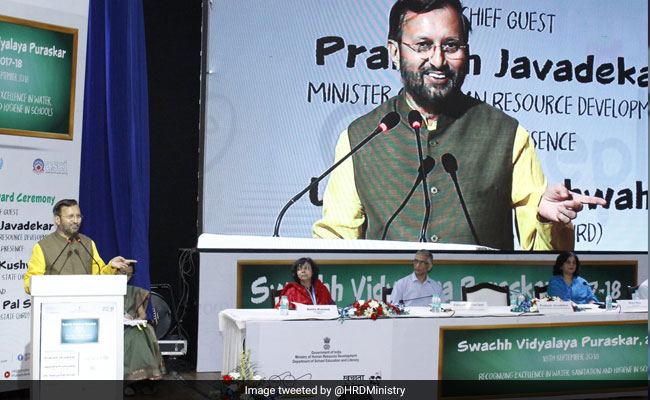 Prakash Javadekar Confers Swachh Vidyalaya Puraskar On 52 Schools In India