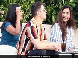 Viral: Priyanka Chopra, Nick Jonas, Sonam Kapoor And Anand Ahuja's Double Date In Italy Viral: Priyanka Chopra, Nick Jonas, Sonam Kapoor And Anand Ahuja's Double Date In Italy