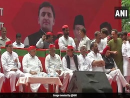 Setback For Shivpal Yadav? Akhilesh, Mulayam Singh Unite For Delhi Rally Setback For Shivpal Yadav? Akhilesh, Mulayam Singh Unite For Delhi Rally