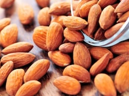 बादाम खाने का सही तरीका क्या है और एक दिन में कितने खाने चाहिए? जानिए इसके फायदे बादाम खाने का सही तरीका क्या है और एक दिन में कितने खाने चाहिए? जानिए इसके फायदे