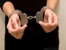 बलिया में मूर्ति खंडित करने का आरोपी गिरफ्तार, बिहार में गुंबद में चढ़कर चोरों ने चुरा लिया सोना बलिया में मूर्ति खंडित करने का आरोपी गिरफ्तार, बिहार में गुंबद में चढ़कर चोरों ने चुरा लिया सोना