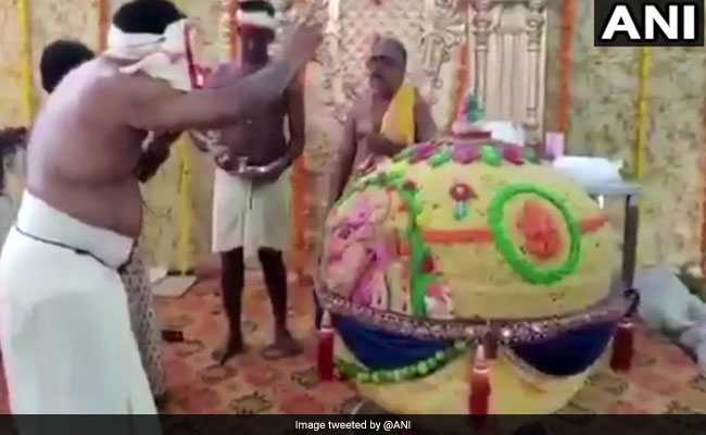 Ganesh Chaturthi Treat In Andhra - A Special 580 Kg <i>Laddoo</i>