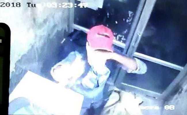 नकाबपोश बदमाशों ने एटीएम में ब्लास्ट करके लूट लिए लाखों रुपये