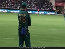 Asia Cup 2018: भारतीय फैन्स ने इस पाकिस्तानी खिलाड़ी से कहा कुछ ऐसा, नहीं रोक पाए अपनी हंसी, देखें VIDEO Asia Cup 2018: भारतीय फैन्स ने इस पाकिस्तानी खिलाड़ी से कहा कुछ ऐसा, नहीं रोक पाए अपनी हंसी, देखें VIDEO