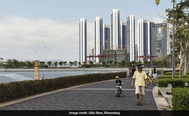 As Chinese Factory City Seeks Makeover, Workers Making iPhones Leave City