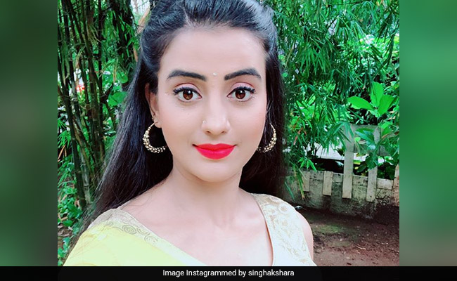 भोजपुरी एक्ट्रेस अक्षरा सिंह के 'अंखिये से गोली मारब' ने मचाया धमाल, 2 लाख बार देखा गया Video