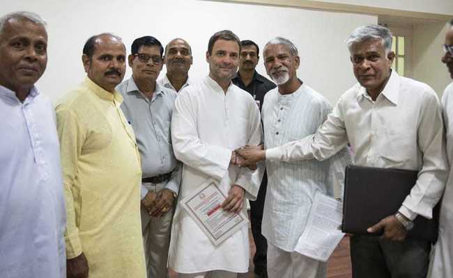 सरकार से नाखुश पैरामिलेट्री बलों के रिटायर जवानों ने थामा राहुल गांधी का दामन