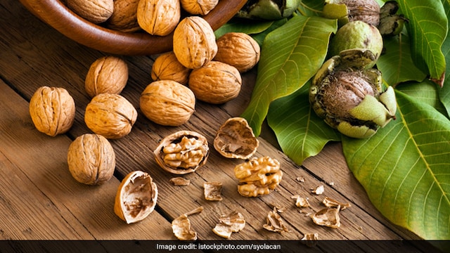 Weight loss: The polyphenol found in walnut's skin can help in fighting inflammation