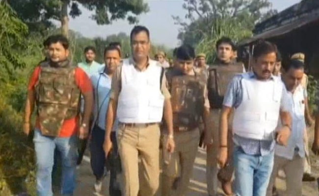 अलीगढ़ पुलिस ने मुठभेड़ में दो हत्यारोपियों को मार गिराया, पत्रकारों से करवाई वीडियो रिकॉर्डिंग