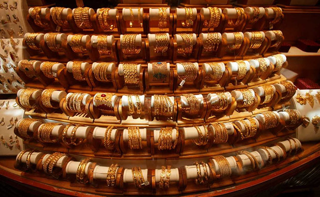 Dhanteras 2018: Gold Price Above 31,800; Silver Rates Follow Suit