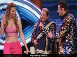 क्या सलमान खान ने सरेआम कर दी अनूप जलोटा की बेइज्जती? अपने डॉगी को भजन सम्राट से बेहतर बताया; देखें Video क्या सलमान खान ने सरेआम कर दी अनूप जलोटा की बेइज्जती? अपने डॉगी को भजन सम्राट से बेहतर बताया; देखें Video