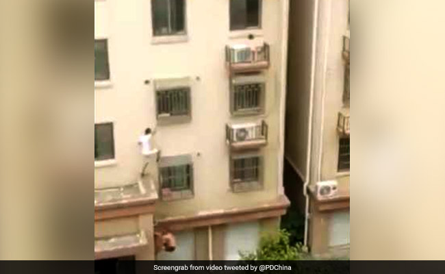 Two Men Scale Building In China To Rescue Child Trapped On Window. Watch