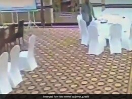Pakistani Bureaucrat Steals Kuwaiti Delegate's Wallet, Claims Video Pakistani Bureaucrat Steals Kuwaiti Delegate's Wallet, Claims Video