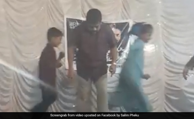अंकल ने कुछ इस तरह किया 'Muqabla' गाने पर डांस, बच्चे भाग गए स्टेज से, देखें Viral Video