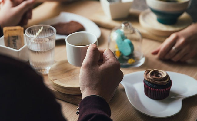 Saudi Arabia Arrests Egyptian Man Over Breakfast Video With Woman