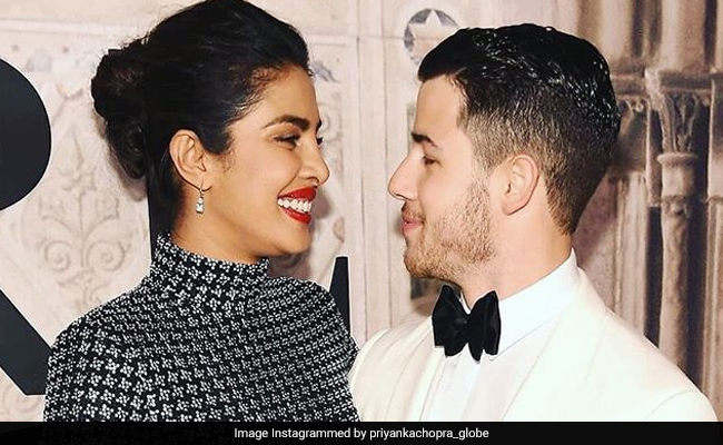 Video: मंगेतर दे रहे थे इंटरव्यू कैमरे के पीछे यूं मस्ती करती दिखीं प्रियंका चोपड़ा, पहली मुलाकात का हुआ खुलासा