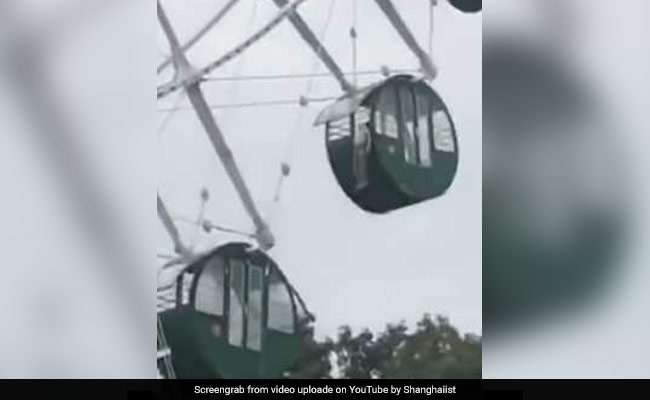 Heartstopping Moment Boy, 5, Dangles From Ferris Wheel In China