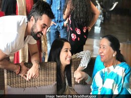 To Grand <i>Aaji</i> Asha Bhosle, With Love From Shraddha Kapoor To Grand <i>Aaji</i> Asha Bhosle, With Love From Shraddha Kapoor