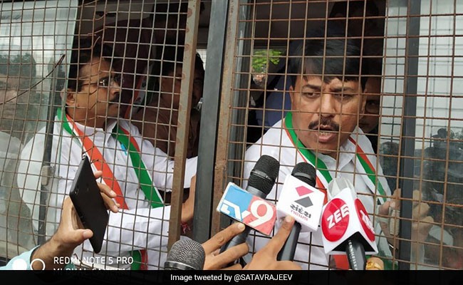 Bharat Bandh Gets Mixed Response In Gujarat, 300 Congressmen Detained