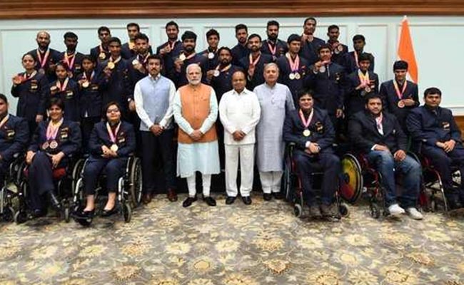 पैरा एशियाई खेलों में भाग लेने वाले खिलाड़ि‍यों ने पीएम नरेंद्र मोदी से की भेंट...