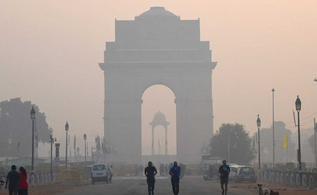 Dlhi's overall AQI at 8:10 am was recorded at 449 today