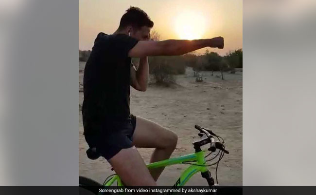 Akshay Kumar Enjoys A Freewheeling Cycling Session: Watch Video For Some Mid-Week Fitspiration