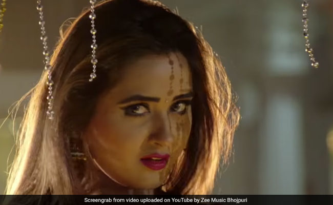 खेसारी लाल यादव इस एक्ट्रेस के प्यार में हुए पागल, 'पागल बनाइबे' सॉन्ग से मचाया कोहराम... देखें Video