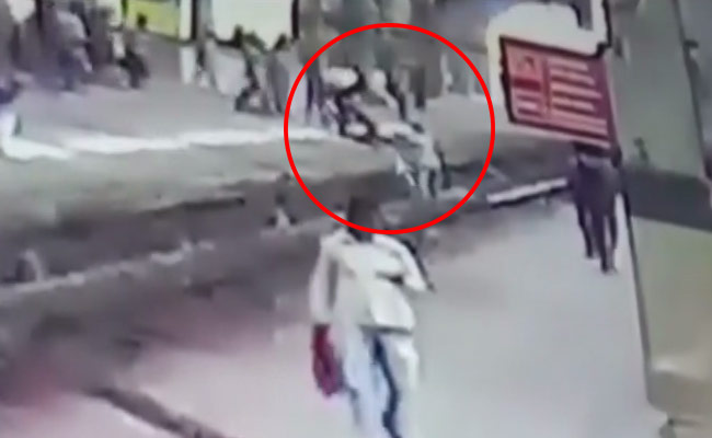 Cop Saves Girl On Railway Track Near Mumbai, Just In Time