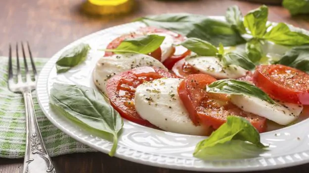 Weight loss: Add some protein-rich foods to your salads for quick weight loss.