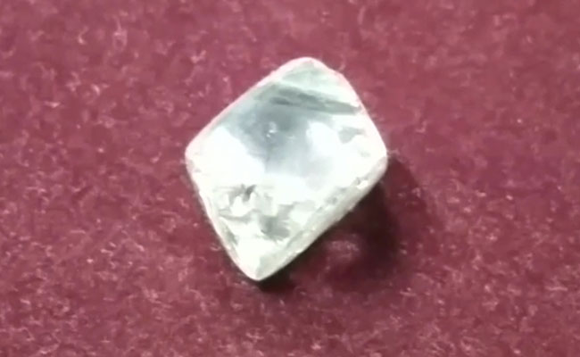 After Three Generations Of Digging, Labourer Finds 42 Carat Diamond