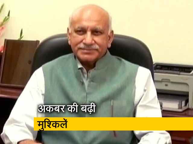 एमजे अकबर की बढ़ीं मुश्किलें, रमानी को मिला कई पत्रकारों का समर्थन