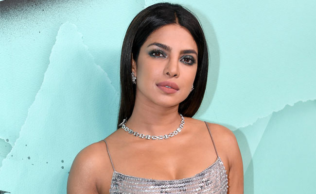 Decoding Priyanka Chopra's Shimmering Makeup Look