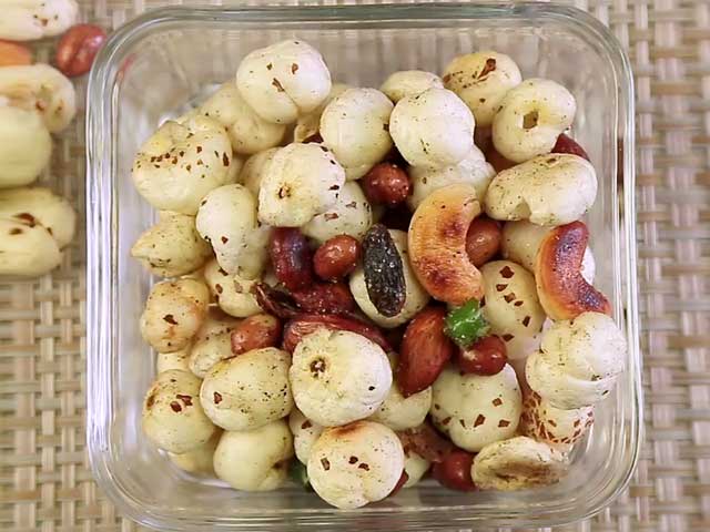 How To Make Makhana Chiwda At Home