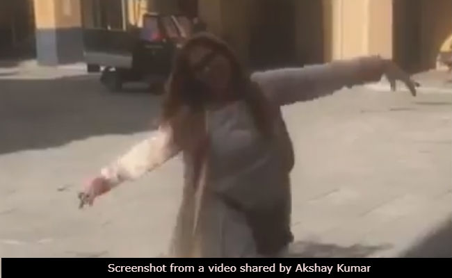 Akshay Kumar Shares A Million Dollar Video Of Dimple Kapadia Dancing To A Song From <I>Bobby</I>