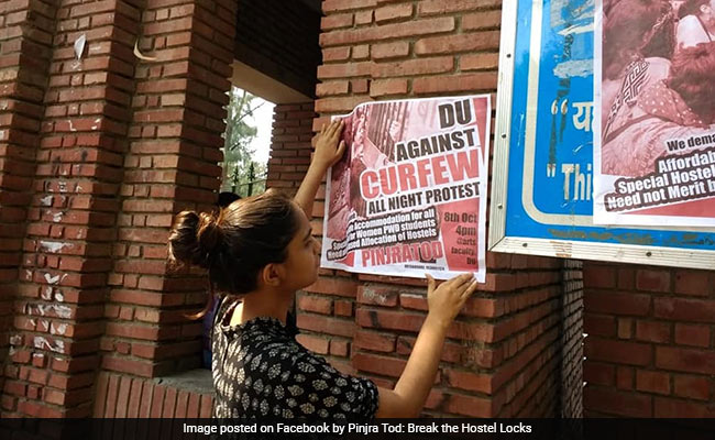 Delhi University Students Protest Over Hostel Curfew Timings