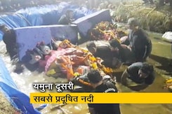 विसर्जन से बढ़ा यमुना में प्रदूषण विसर्जन से बढ़ा यमुना में प्रदूषण