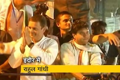 इंदौर में रोड शो के बाद 56 दुकान पहुंचे राहुल गांधी इंदौर में रोड शो के बाद 56 दुकान पहुंचे राहुल गांधी