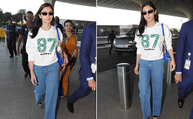 Alia Bhatt Sets Style Goals In Denim And Sweatshirt. Get Her Look