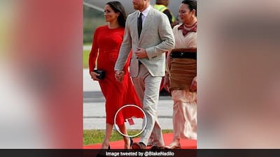 meghan markle red dress back Meghan Markle Wore a Thing: Low-Back Halter Dress at the ESPYs Edition