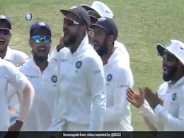 IND vs WI: अंपायर ने नहीं दिया आउट तो DRS लेकर बच्चों की तरह उछलने लगे विराट कोहली, देखें VIDEO IND vs WI: अंपायर ने नहीं दिया आउट तो DRS लेकर बच्चों की तरह उछलने लगे विराट कोहली, देखें VIDEO