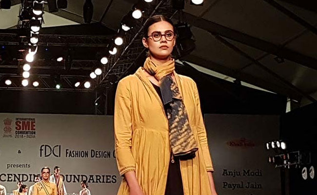 This Gandhi Jayanti, Let These Stylish <i>Khadi</i> Outfits Brighten Up Your Wardrobe
