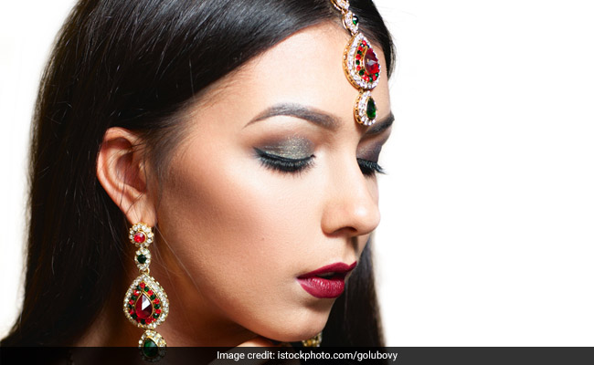 3 Ways To Make Your Navratri Makeup Last Longer